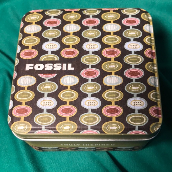 Fossil Tin - Picture 1 of 5